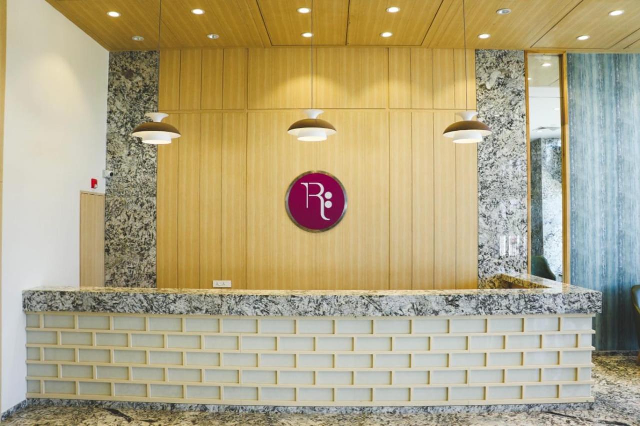 Regenta Central Harsha Vapi Pārdi Eksteriør billede